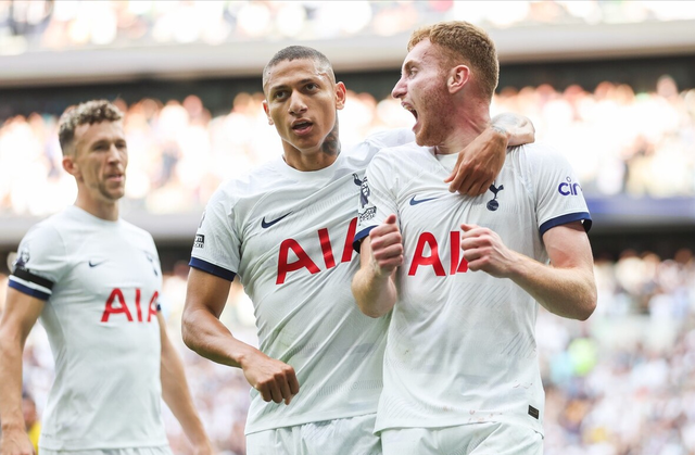  热刺防线送礼不断，利兹联逆转取胜终结五轮不胜  